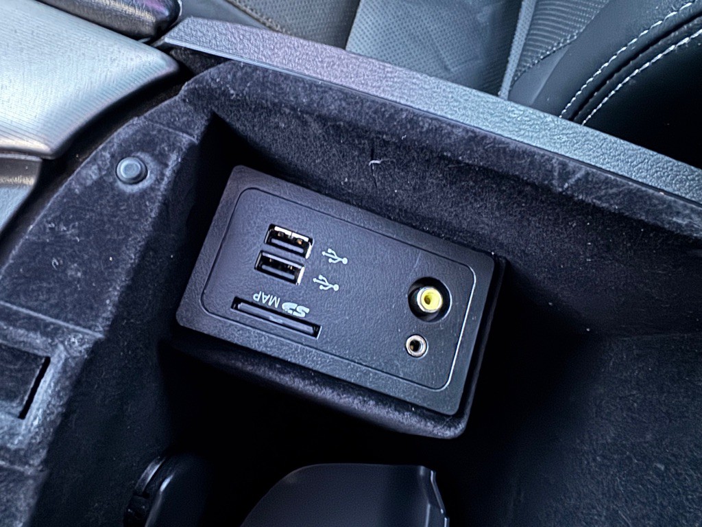 2017 INFINITI Q60 Image 34