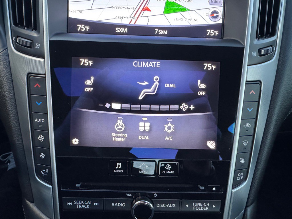 2017 INFINITI Q60 Image 40