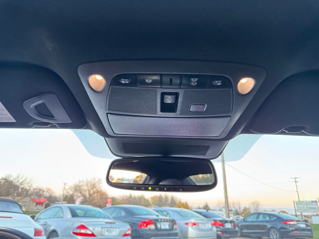 2017 INFINITI Q60 Image 42