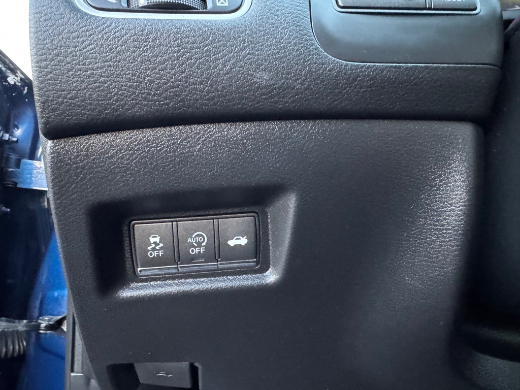 2017 INFINITI Q60 Image 47