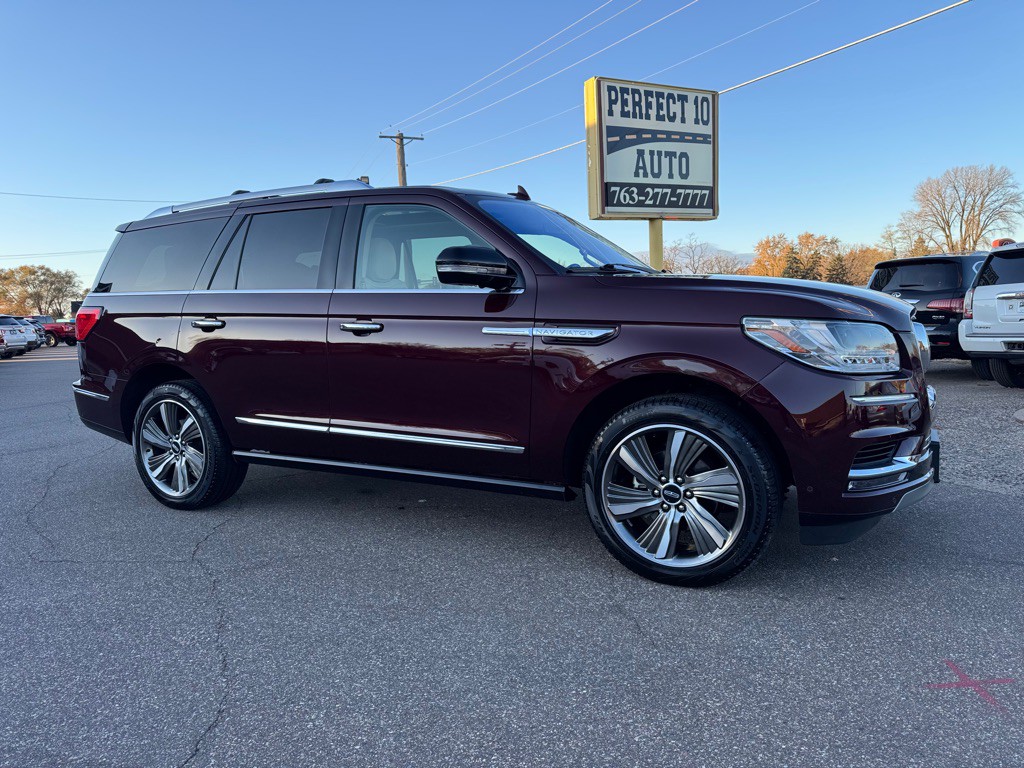 2019 Lincoln Navigator Image 2