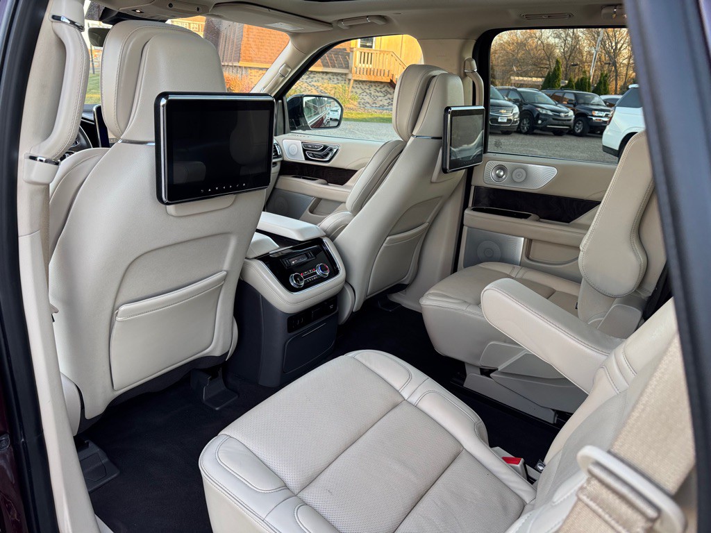 2019 Lincoln Navigator Image 22