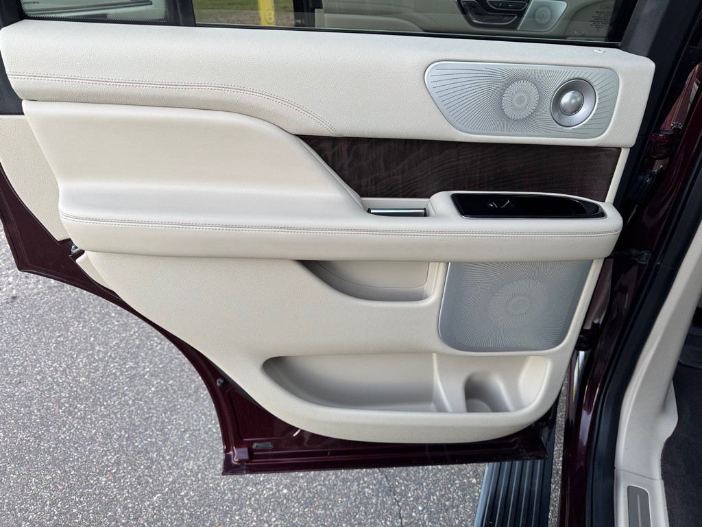 2019 Lincoln Navigator Image 23