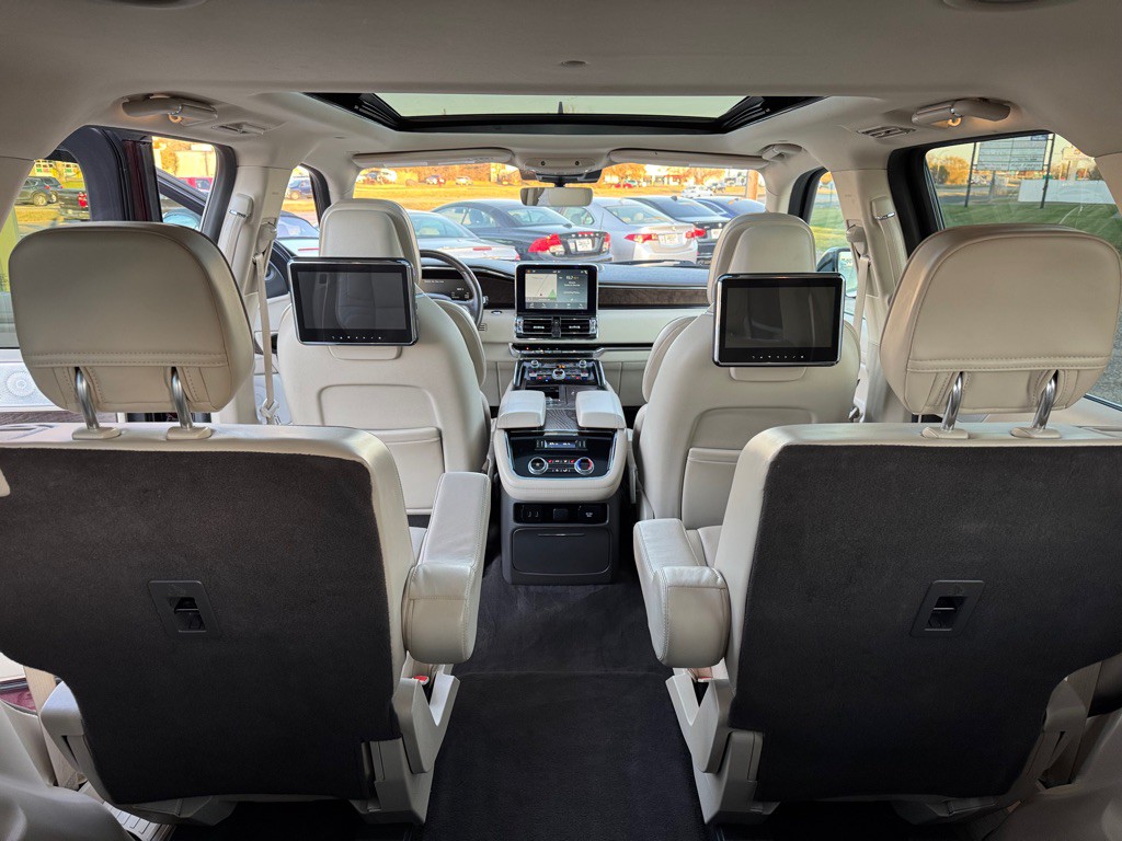 2019 Lincoln Navigator Image 25