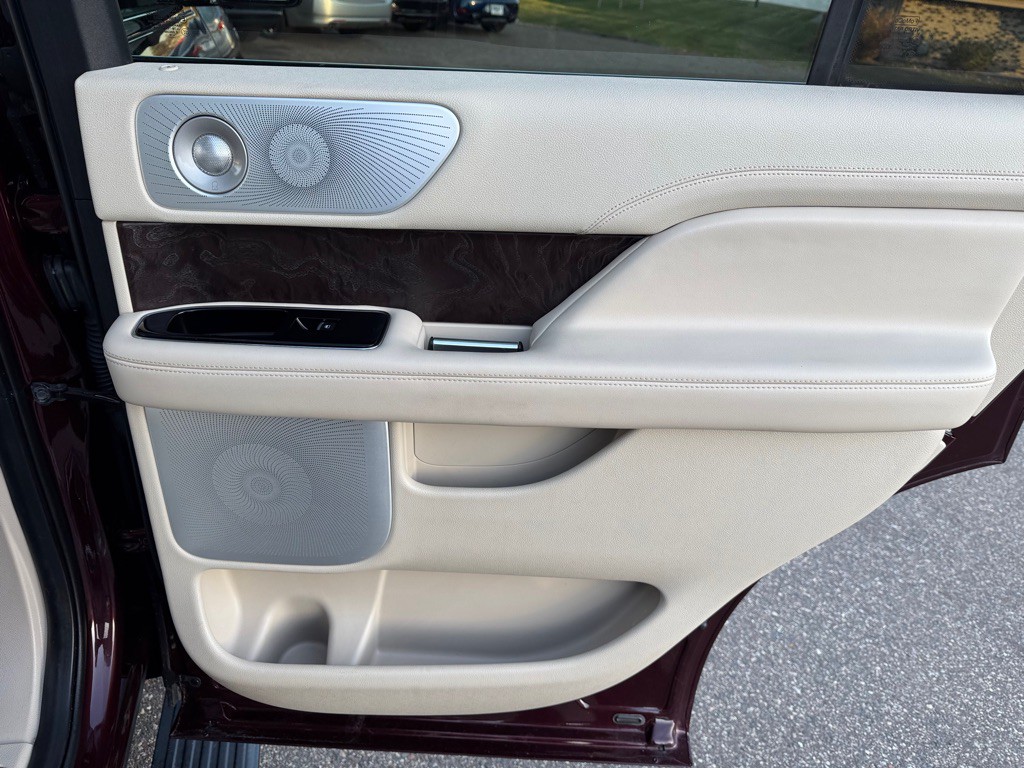 2019 Lincoln Navigator Image 31
