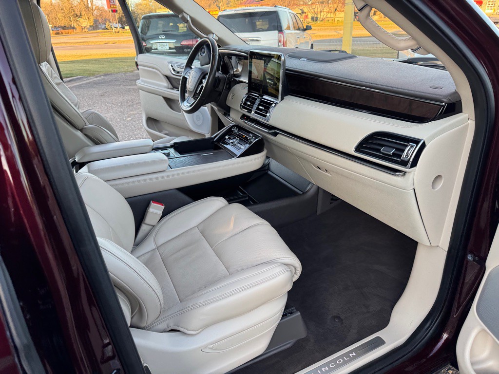 2019 Lincoln Navigator Image 33