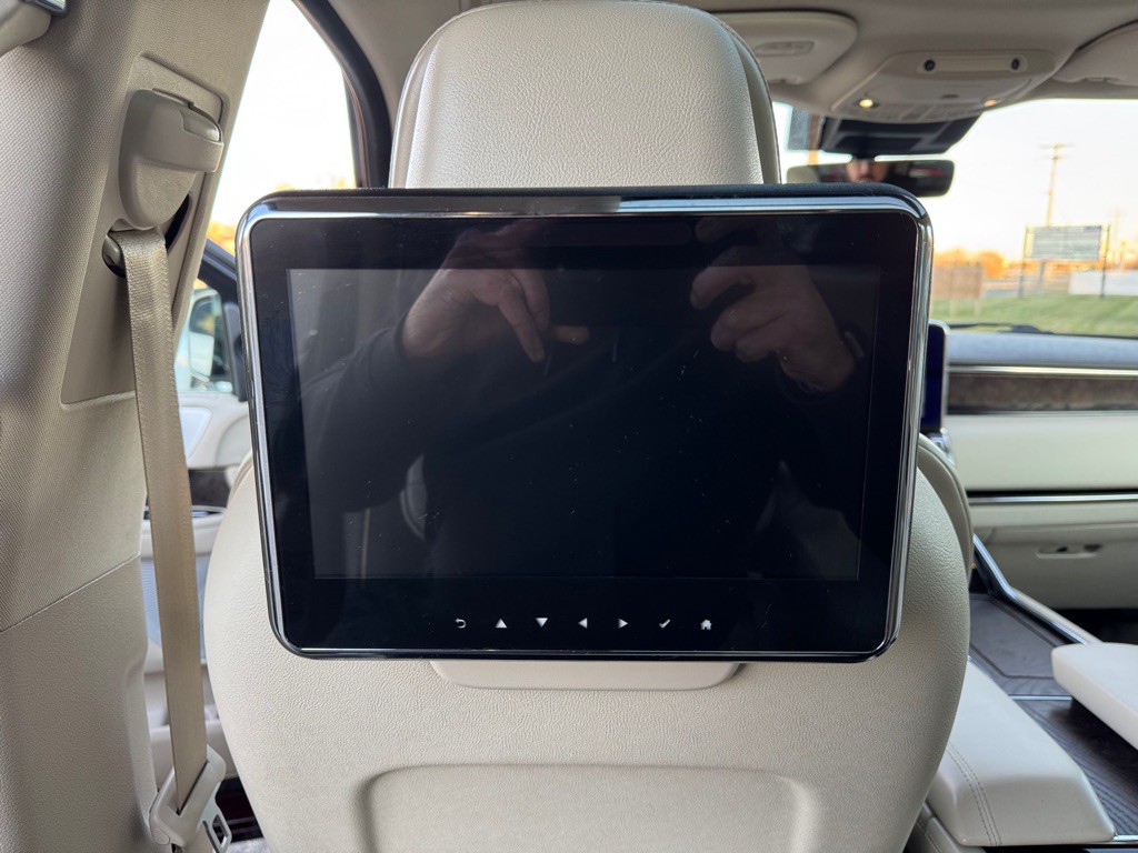 2019 Lincoln Navigator Image 36