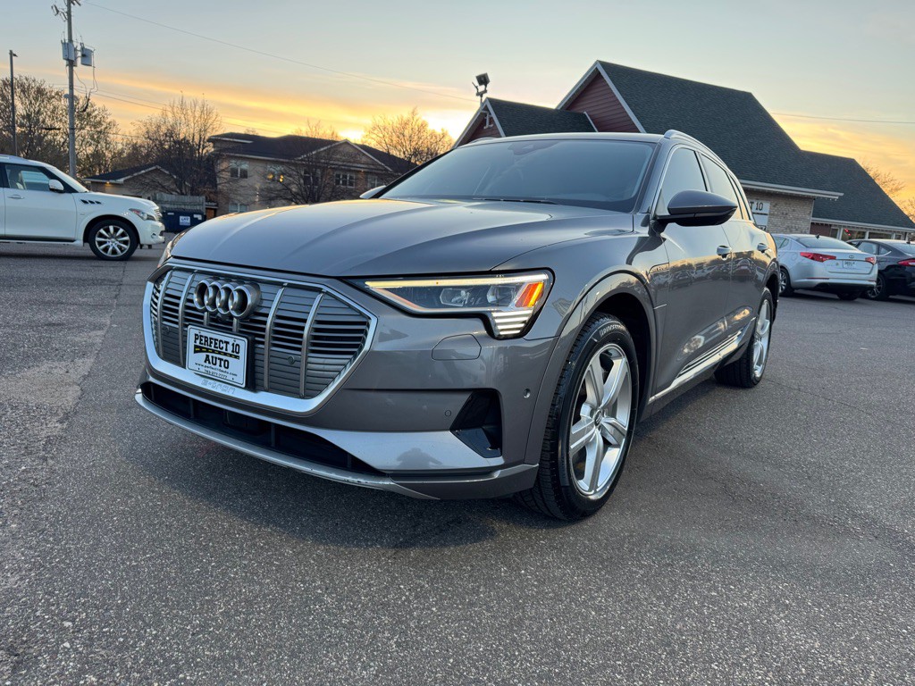 2019 Audi E-tron Image 11