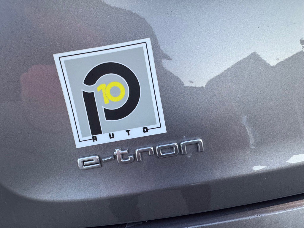 2019 Audi E-tron Image 14