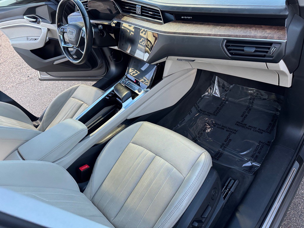 2019 Audi E-tron Image 32