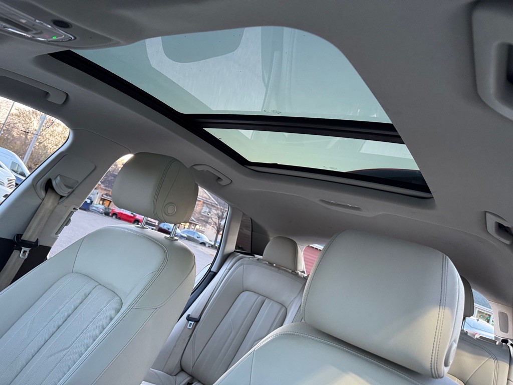 2019 Audi E-tron Image 38