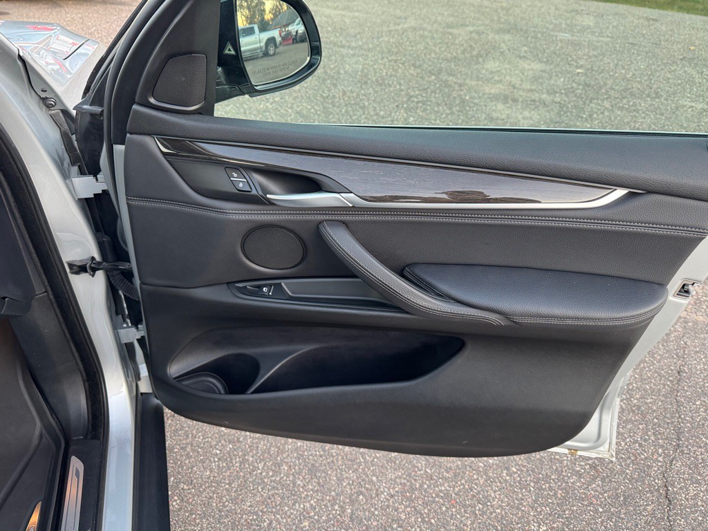 2018 BMW X5 Image 32