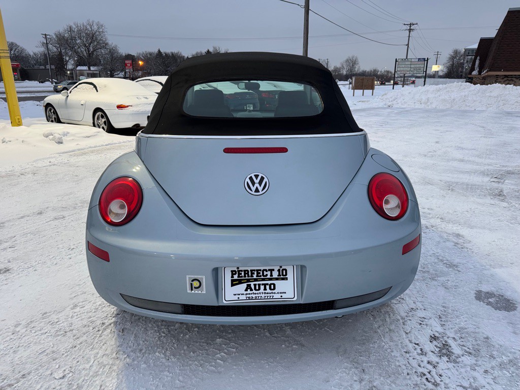 2009 Volkswagen Beetle Image 6