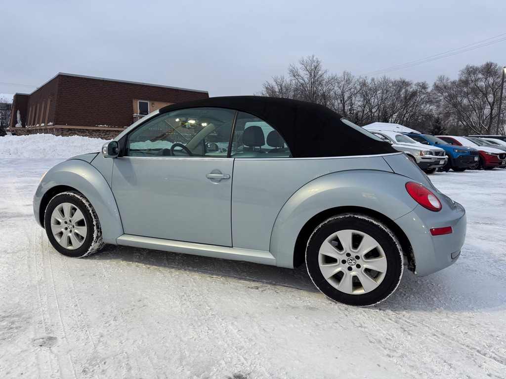 2009 Volkswagen Beetle Image 8