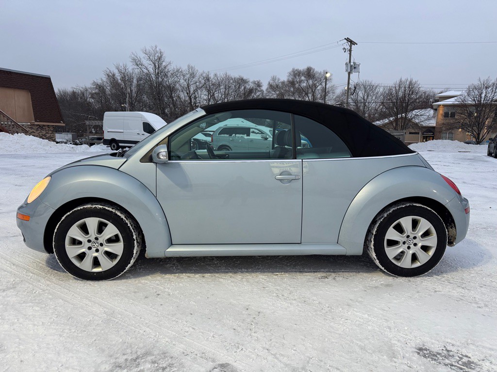 2009 Volkswagen Beetle Image 9