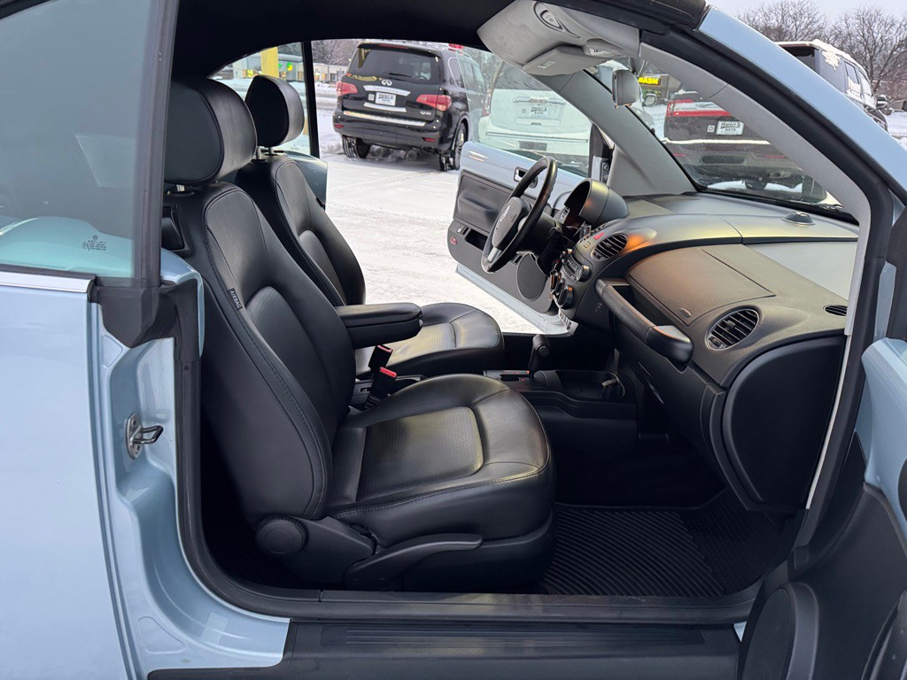 2009 Volkswagen Beetle Image 22
