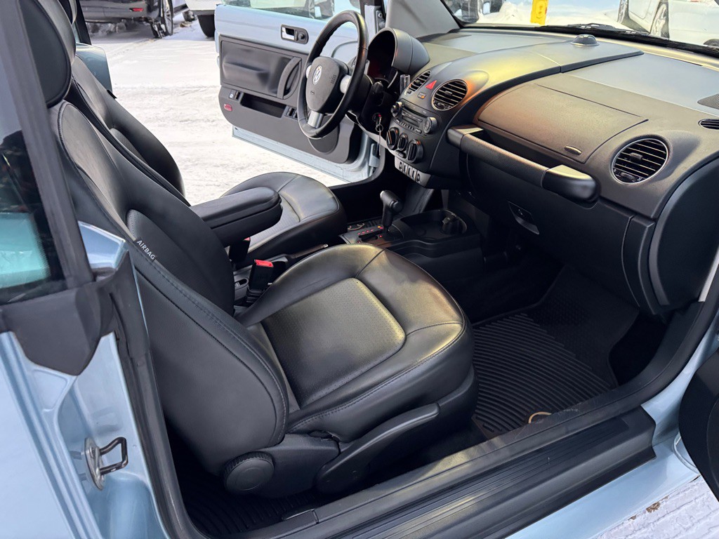 2009 Volkswagen Beetle Image 23