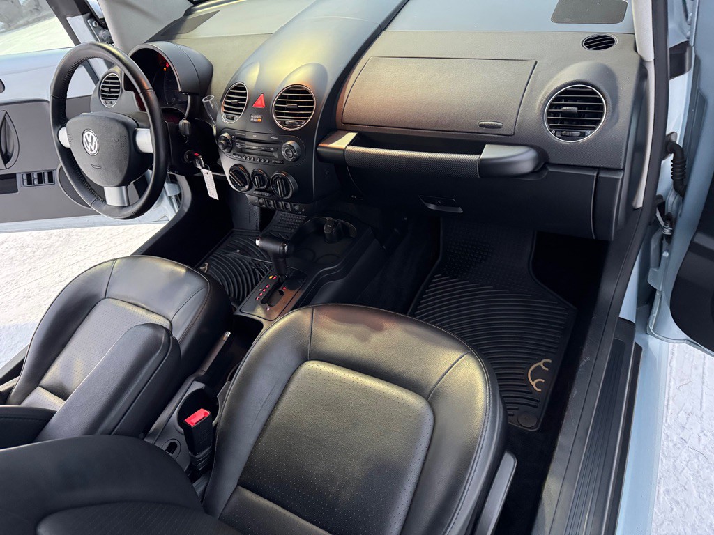 2009 Volkswagen Beetle Image 24