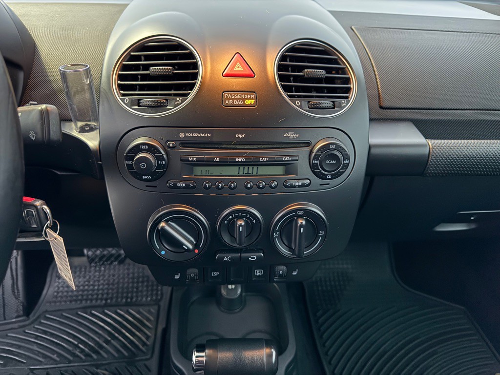 2009 Volkswagen Beetle Image 29