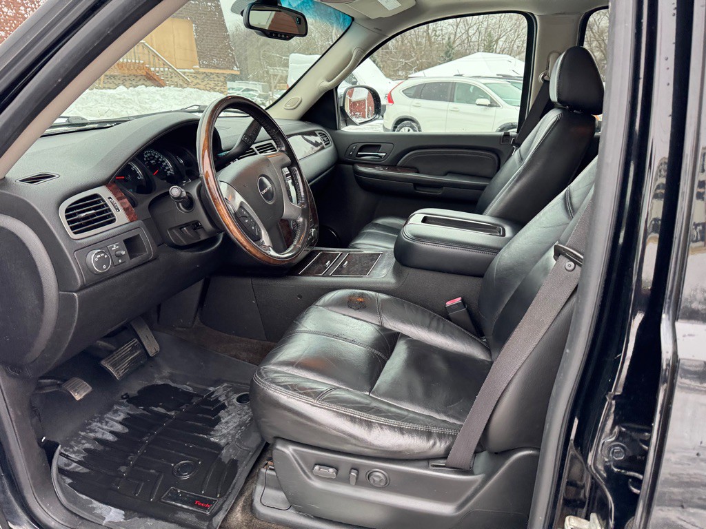 2008 GMC Yukon Image 17