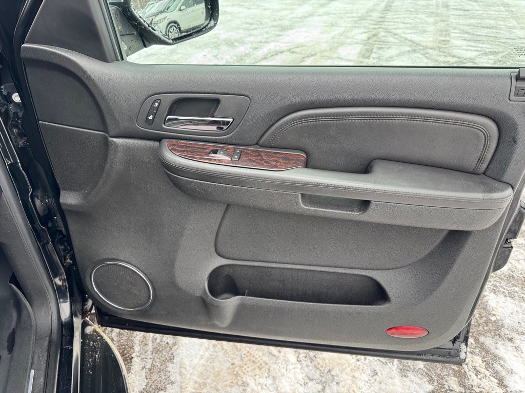 2008 GMC Yukon Image 33