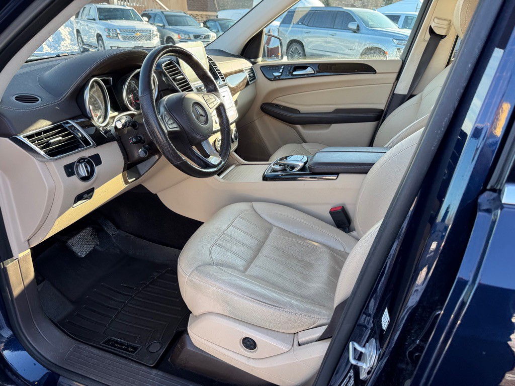 2017 Mercedes-Benz GLS-Class Image 17