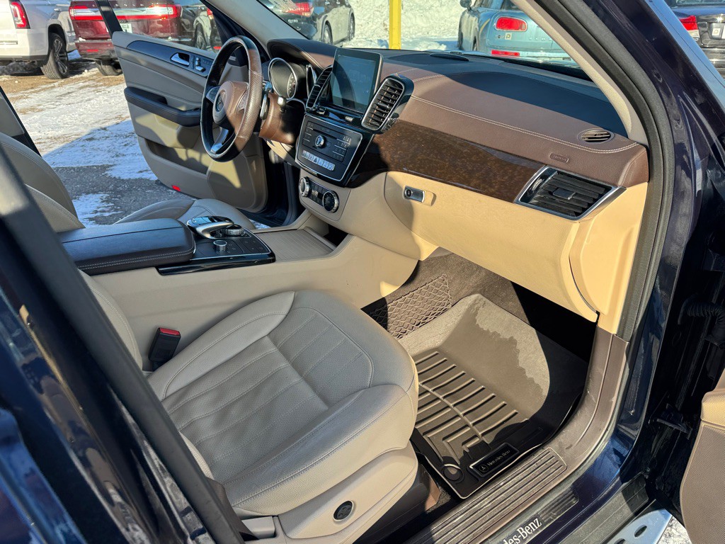 2017 Mercedes-Benz GLS-Class Image 35