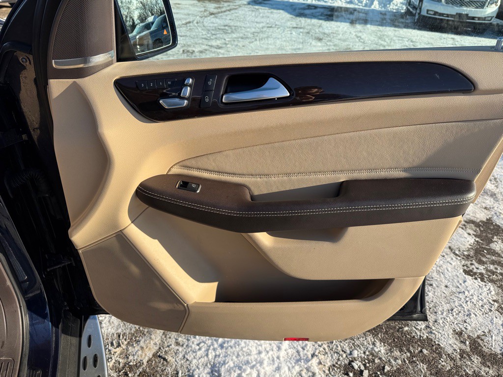 2017 Mercedes-Benz GLS-Class Image 37