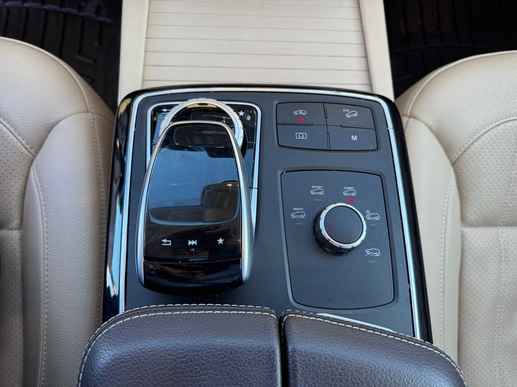 2017 Mercedes-Benz GLS-Class Image 43