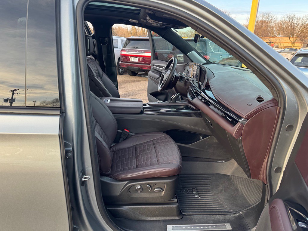 2024 Cadillac Escalade Image 32