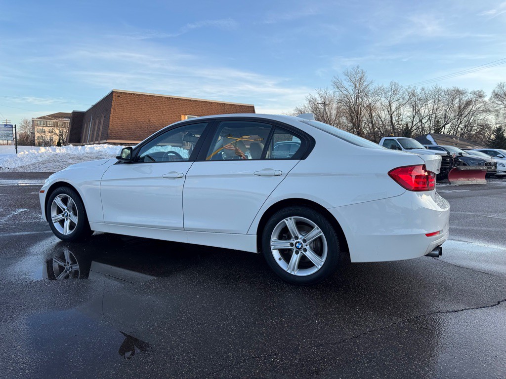 2013 BMW 3 Series Image 8
