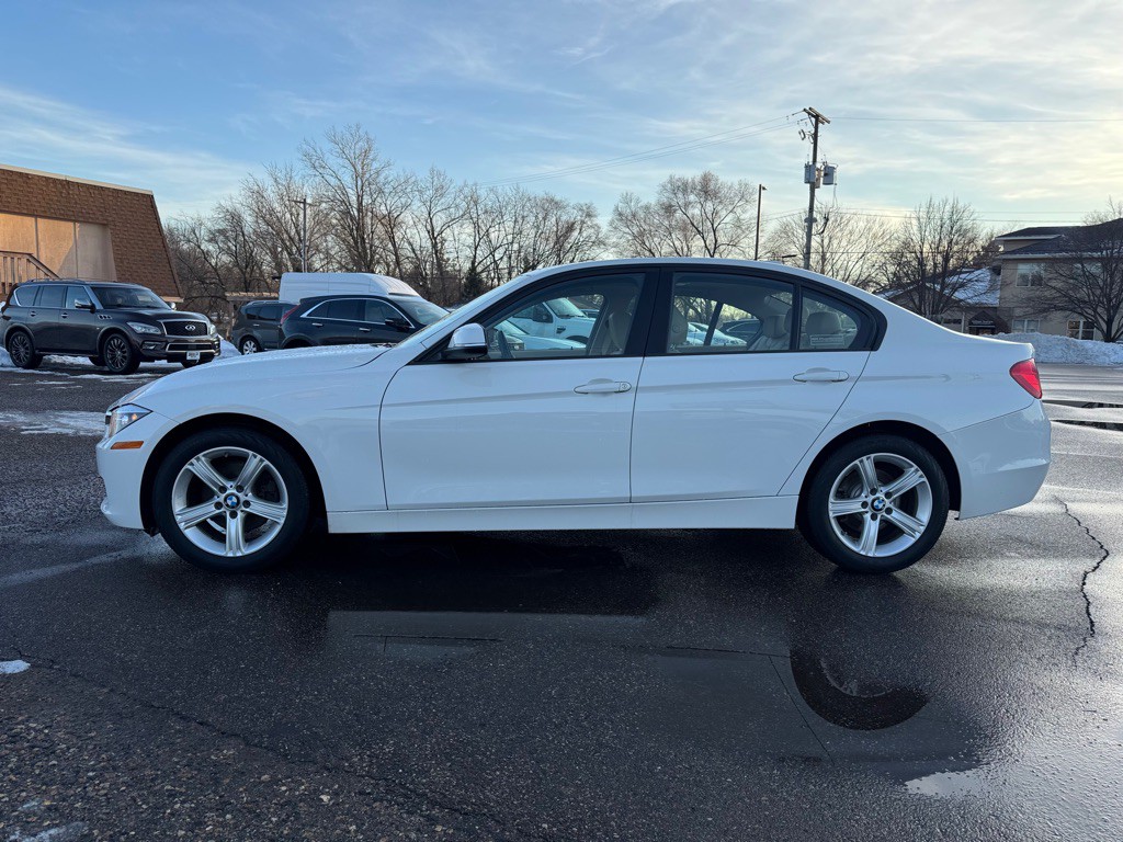 2013 BMW 3 Series Image 9