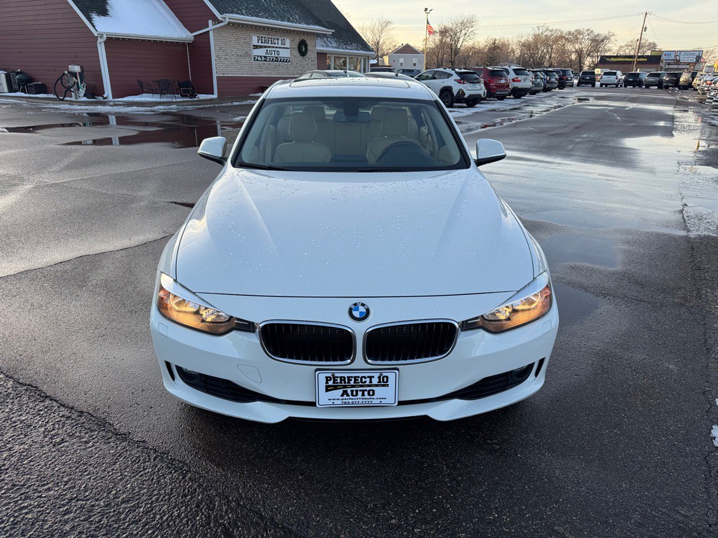 2013 BMW 3 Series Image 12