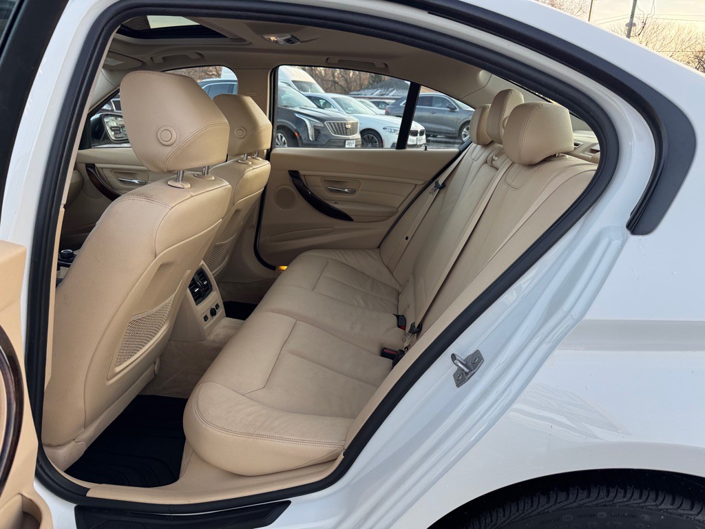 2013 BMW 3 Series Image 20