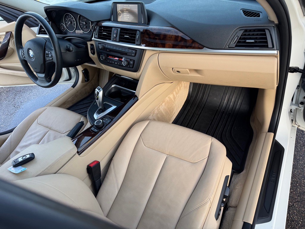 2013 BMW 3 Series Image 28