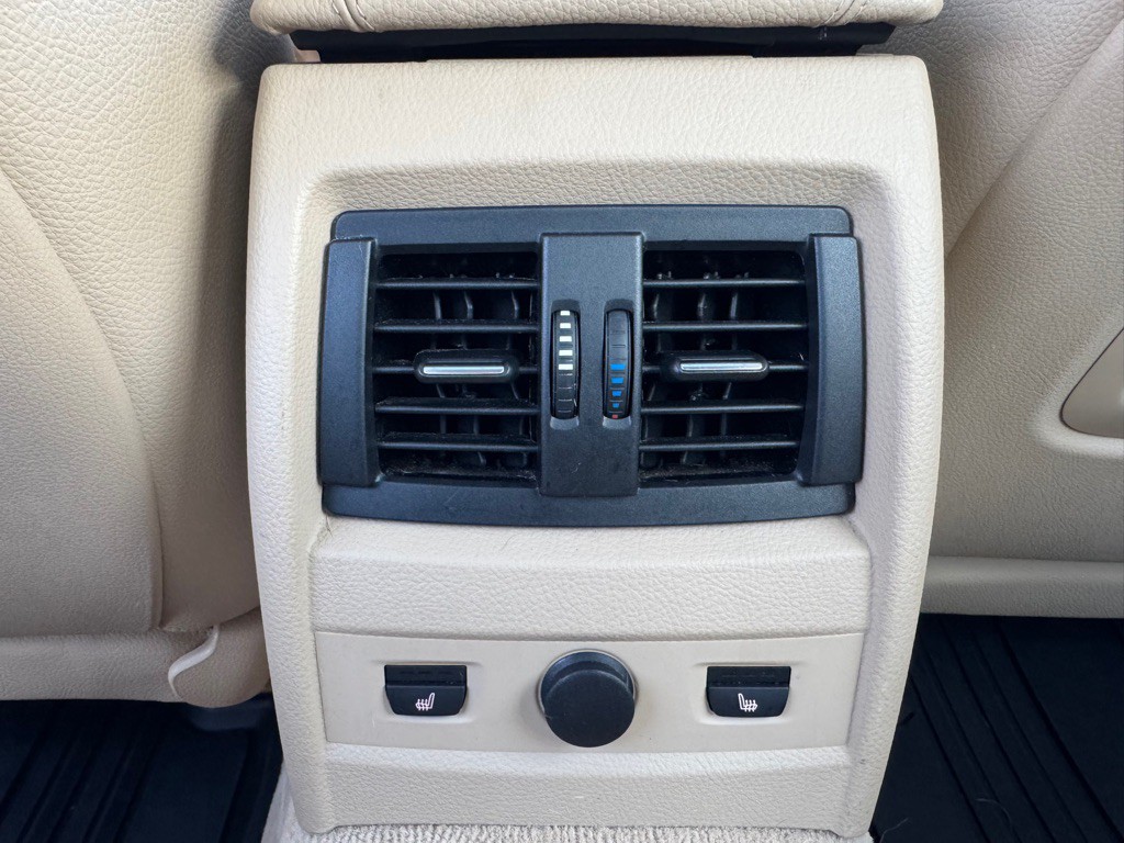 2013 BMW 3 Series Image 30