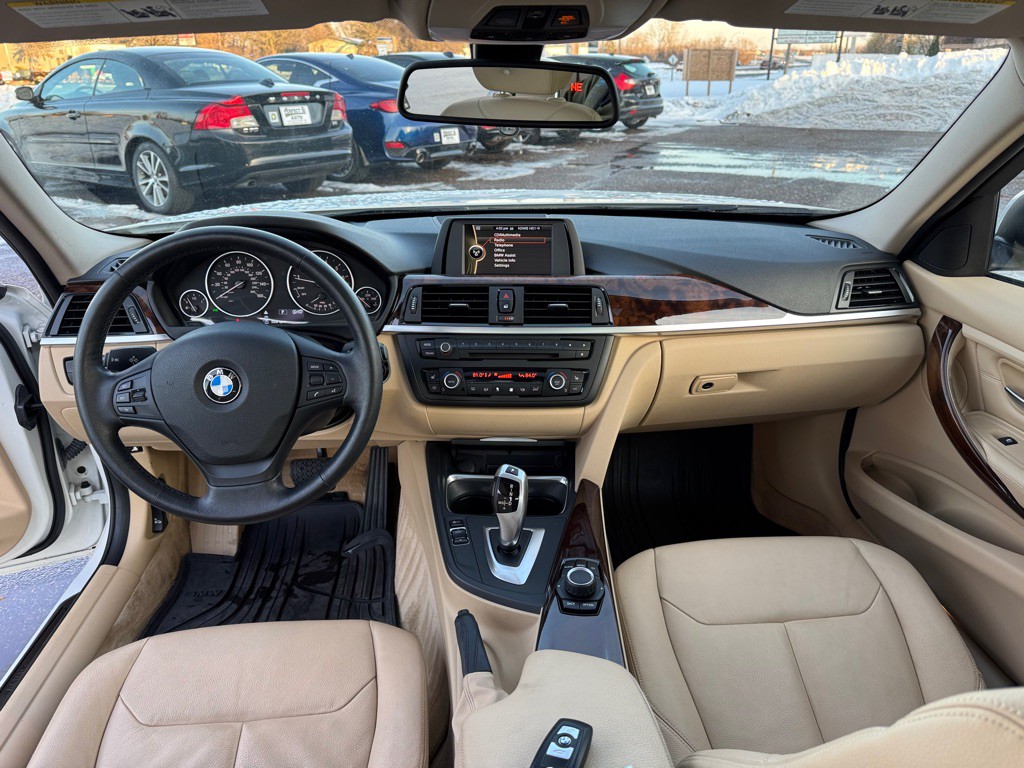 2013 BMW 3 Series Image 31