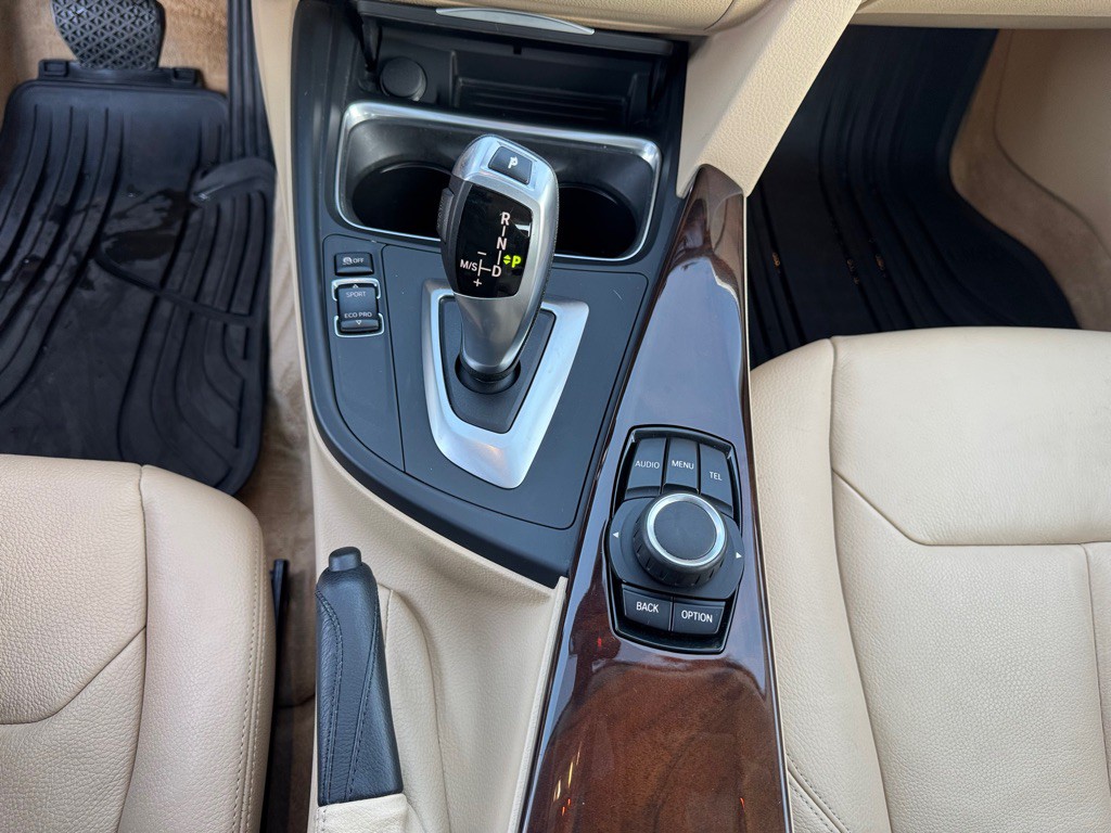 2013 BMW 3 Series Image 35