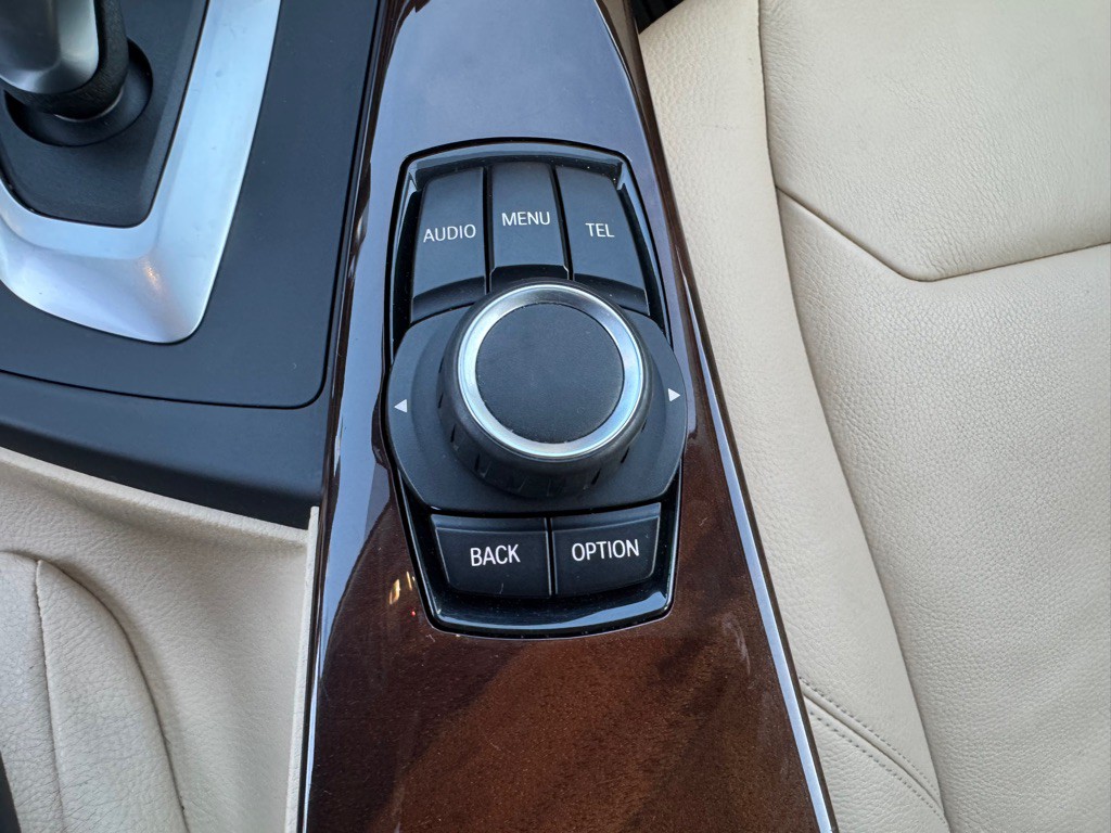 2013 BMW 3 Series Image 36