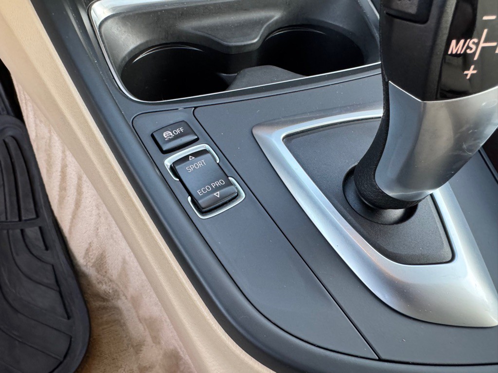 2013 BMW 3 Series Image 37