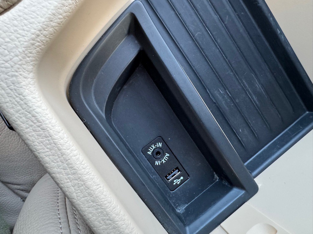 2013 BMW 3 Series Image 38