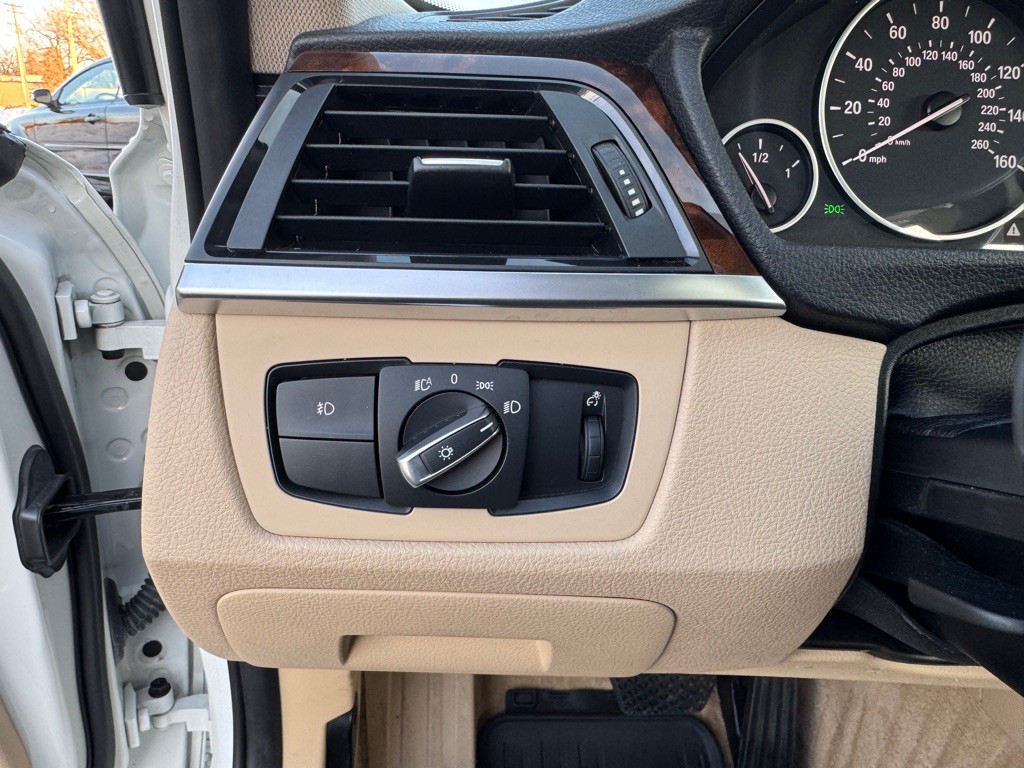 2013 BMW 3 Series Image 47