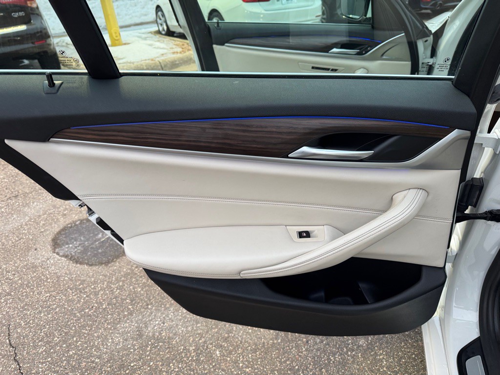 2018 BMW 5 Series Image 24