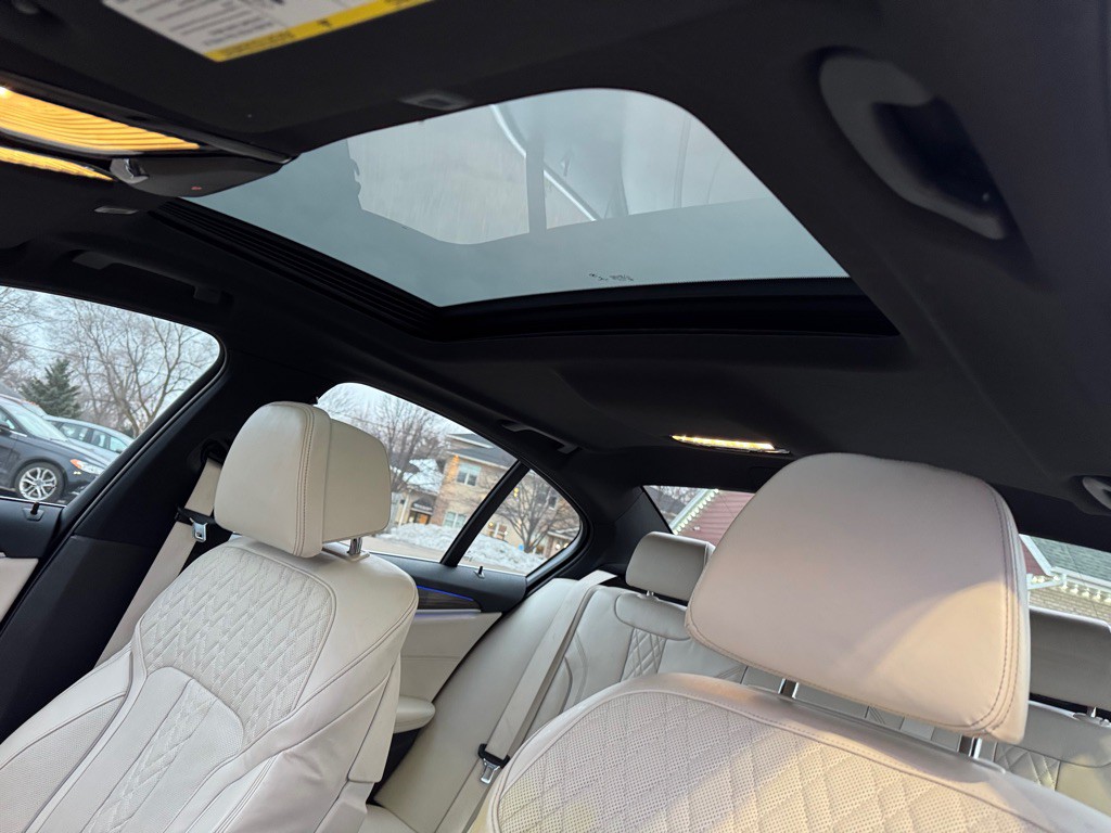 2018 BMW 5 Series Image 36