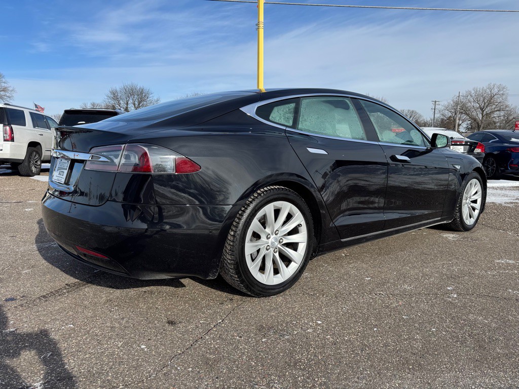 2016 Tesla Model S Image 4