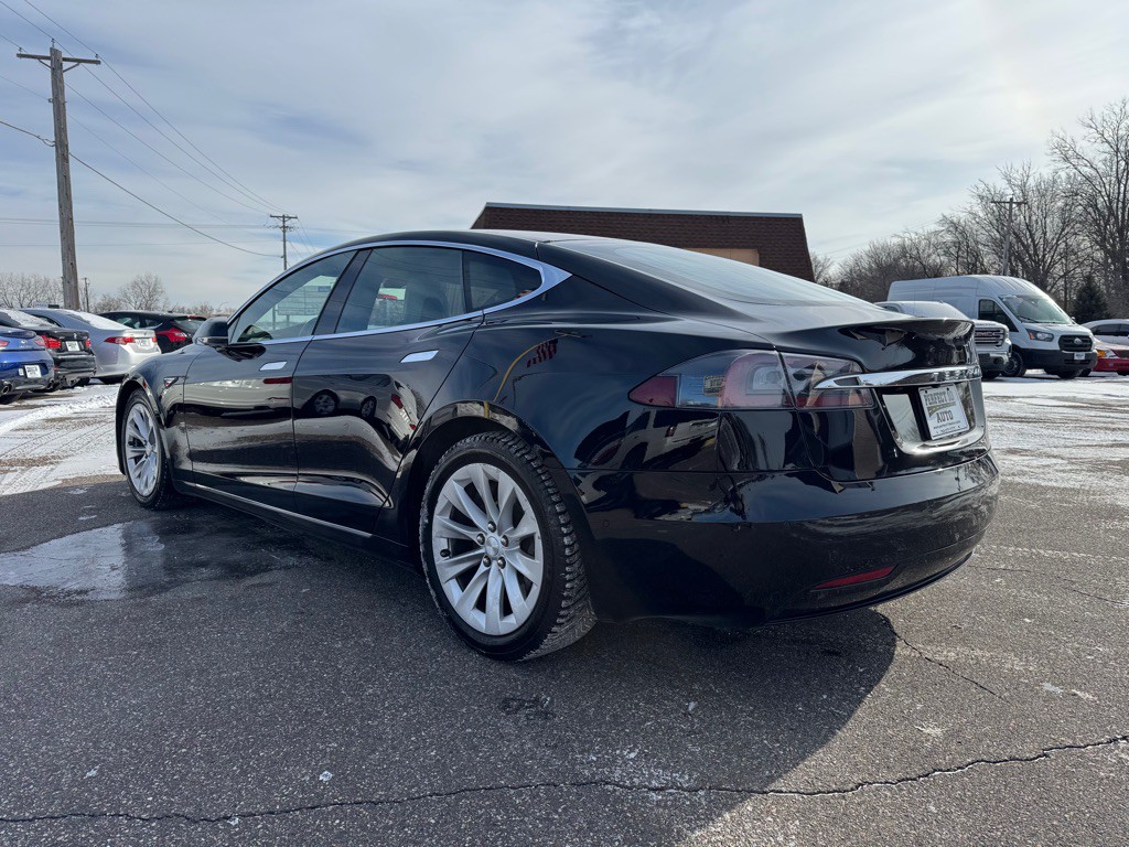 2016 Tesla Model S Image 7