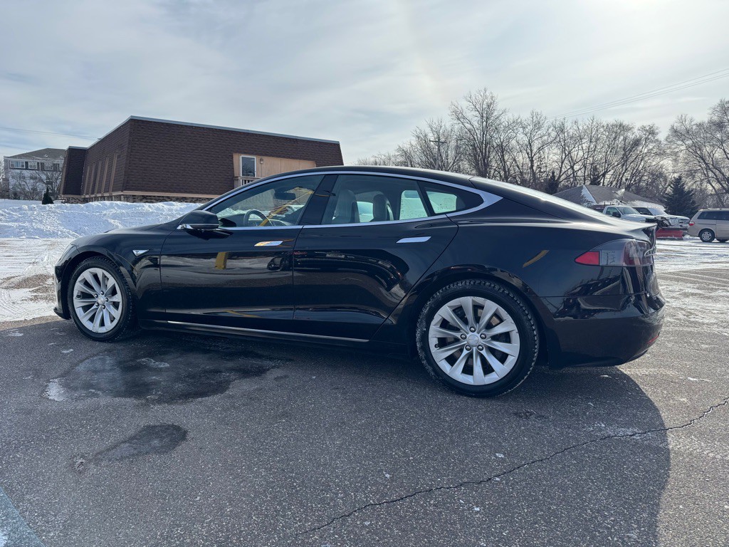 2016 Tesla Model S Image 8