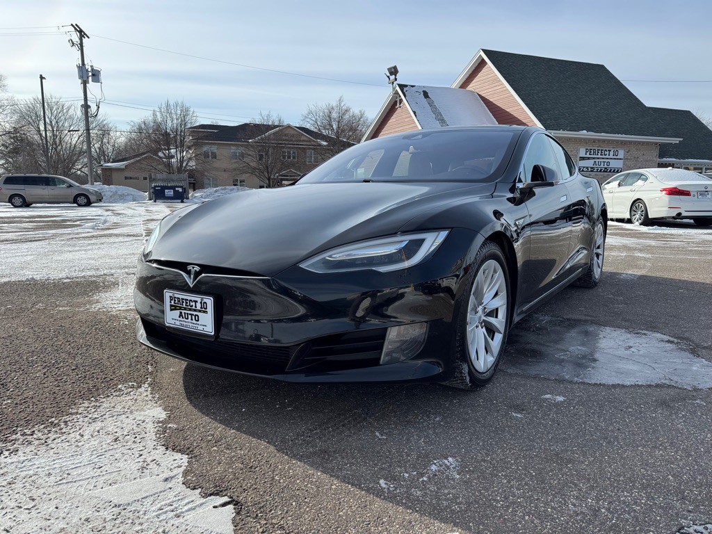 2016 Tesla Model S Image 11