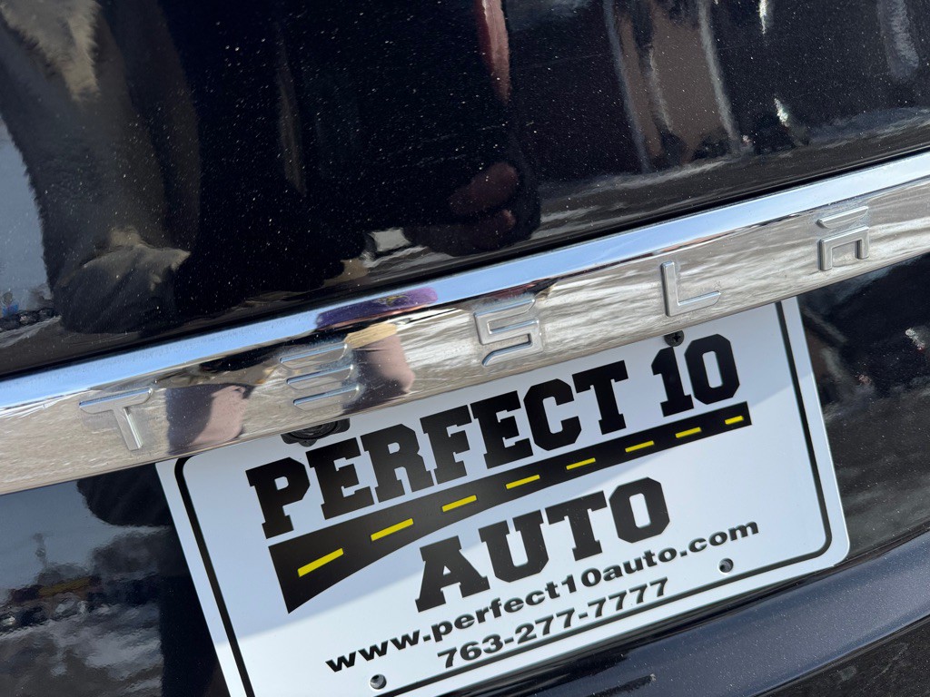 2016 Tesla Model S Image 13