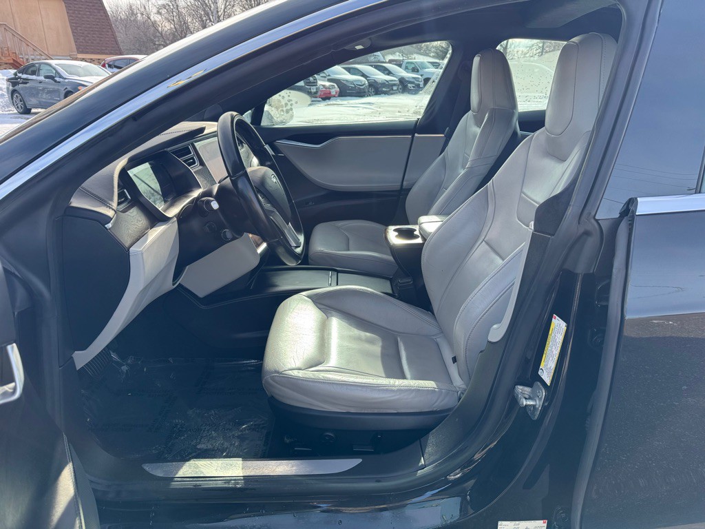 2016 Tesla Model S Image 14